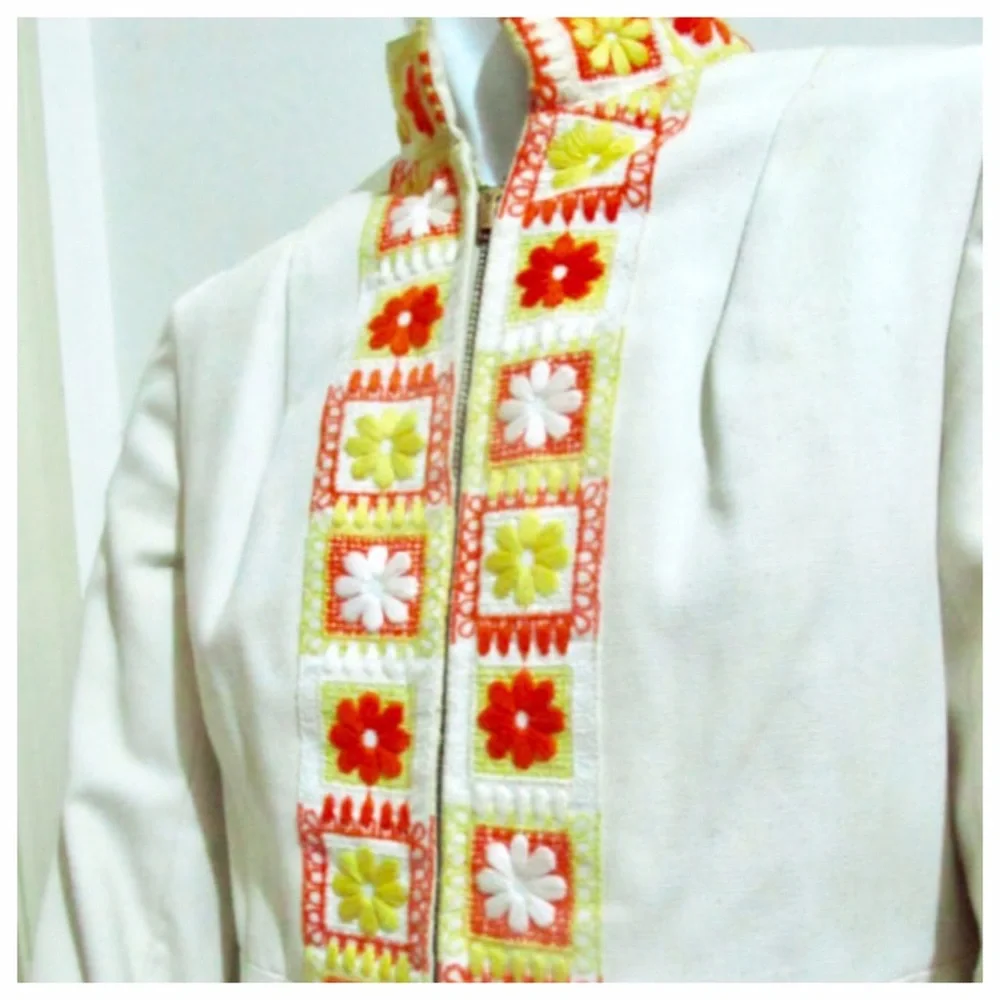 Couture Vintage 1960's Dress Coat in Cream with Embroidery, Museum Quality, SM - Picture 2 of 3